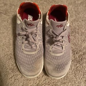 Nike tennis shoes, free runs